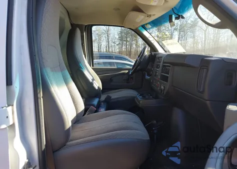 2015 Chevrolet Express 2500 Work Van z USA, uszkodzony, nr VIN 1GCWGFCF1F1160223